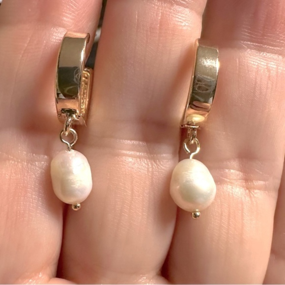 NEW 18K Gold Filled Pearl Dangle Earrings